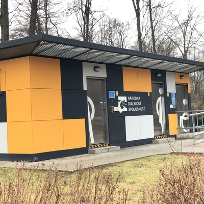 Strieška z ťahokovu s kosoštvorcovými otvormi