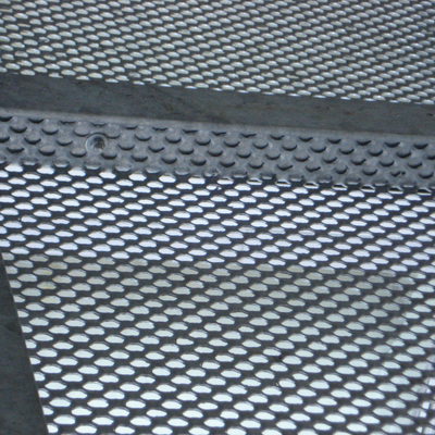 [Translate to Hungary:] Ťahokov - kruhové otvory - perfora.sk